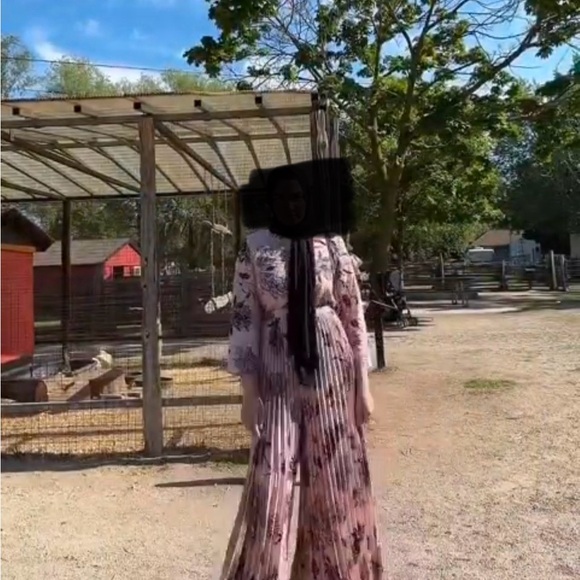 Mock neck self belted wide leg pleated floral jumpsuit - brand new! Never worn! - Picture 8 of 9